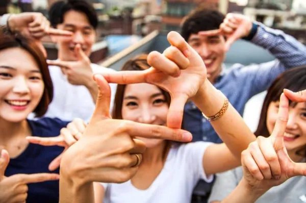 00后大二学妹拍段子月入70万，这位妹子是怎么做到的？