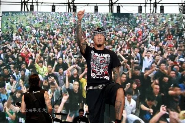 扭曲的机器乐队的介绍