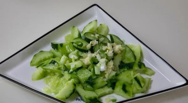 “拍黄瓜”为何会被处罚5千元？要制作凉菜销售需要办理哪些证件与手续？