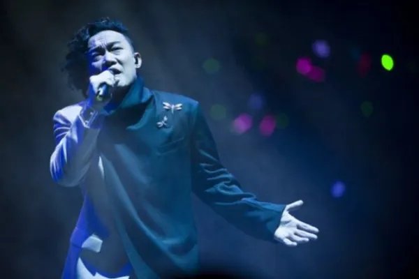 eason chan billboard