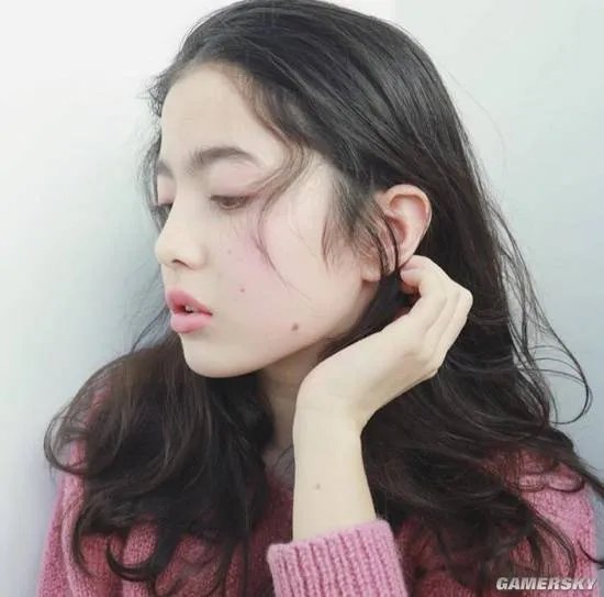 笑容甜美惹人爱 13岁日法混血模特萌照逆天了