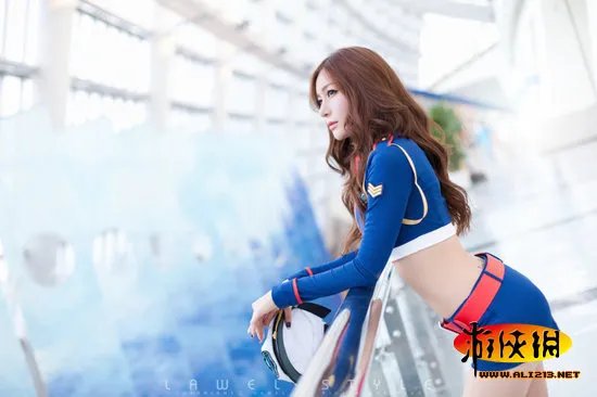 穿成这样是不是可以免费了 超短裙MM入园半价