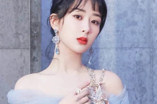 杨紫28岁生日有哪些圈内好友送上祝福？