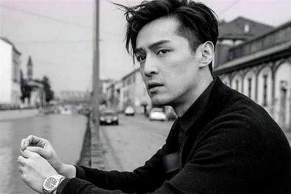 胡歌人气一直好，他身上哪些特质是让人喜欢的？