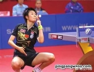 为什么丁宁的下蹲式发球这么厉害?