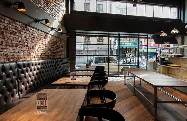 用红砖、钢管打造帅气咖啡厅