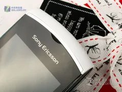 S60侧滑新机 索尼爱立信U8i行货版上市