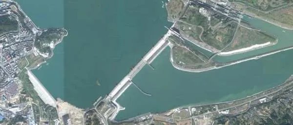 全球最大的水利工程三峡大坝,会被超历史大洪水冲垮吗?