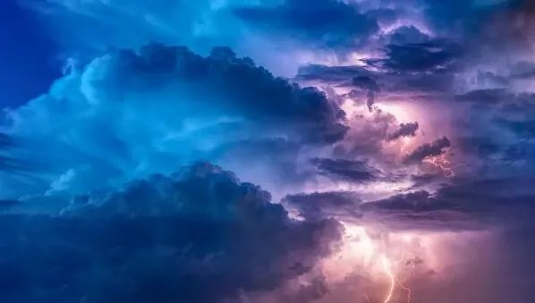 一道闪电大约相当于多少度电 一道闪电大概有几度电