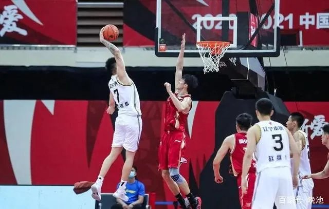 张镇麟为什么在季后赛中哑火,难道是为总决赛留力吗?