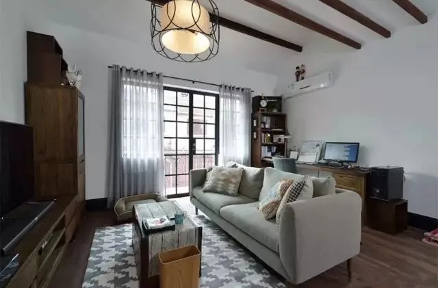 客厅和阳台窗帘如何装,看完才恍然大悟!