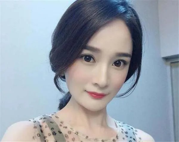 她用6年整容成杨幂，后和富二代结婚，如今怎样了？
