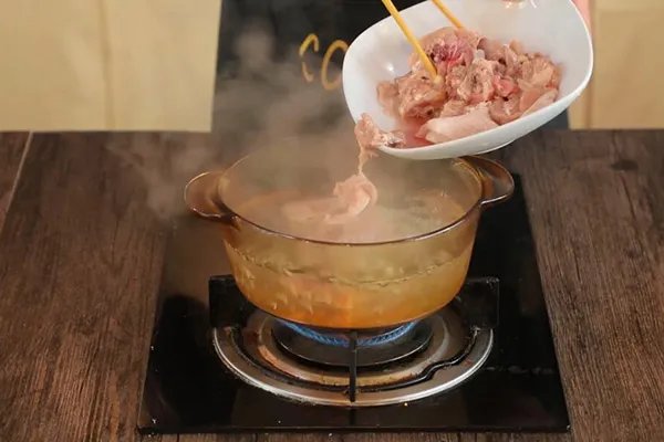 炖鸡汤的做法 如何做炖鸡汤