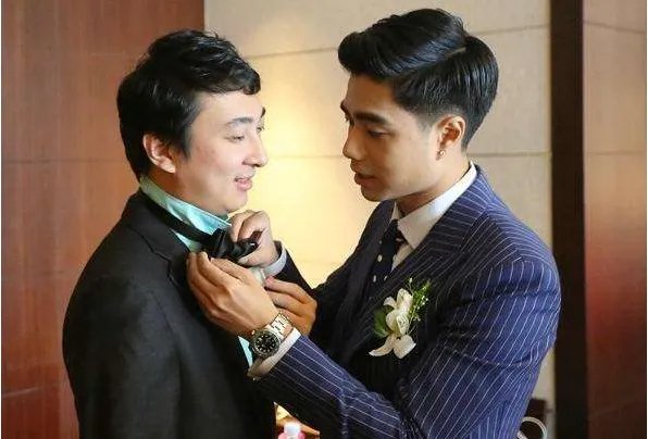 王思聪携女伴飞日本滑雪，为何被限高消费后仍如此潇洒？