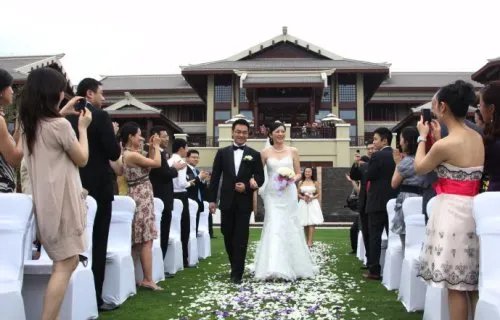 婚庆礼仪报价一般多少钱 找婚庆公司交谈注意事项