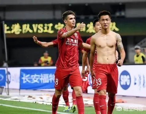 韦世豪：哥就是帅。进球后指着发型庆祝，是在彰显个性还是暗示从头再来？