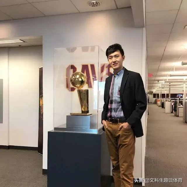 想红想疯了！那个发文鼓励首钢队员废掉阿联的记者是什么来历？