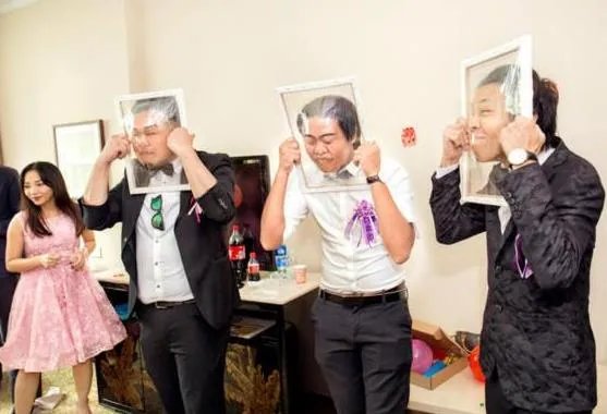 婚礼搞怪十问十答有哪些 伴娘堵门说啥不尴尬呢