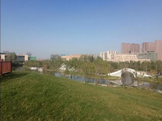 峨眉山景区安装“防轻生”玻璃墙，游客意见不一, 你怎么看？