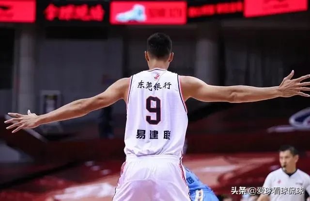 想红想疯了！那个发文鼓励首钢队员废掉阿联的记者是什么来历？