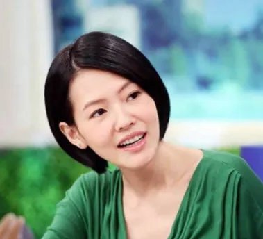 小S风波后晒自拍美照，素颜出镜面露微笑，你觉得她的状态如何？