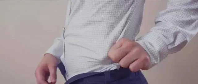 穿正装要不要把衬衫塞进裤子？