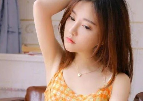 你觉得冯提莫是目前最火的主播吗？