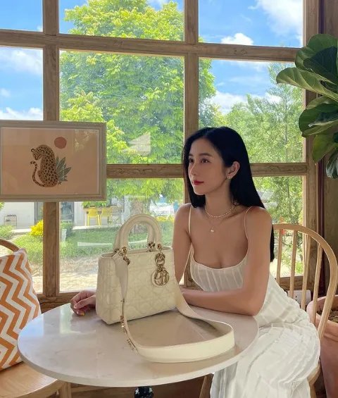 身材火辣！越南奶茶妹junvu95颜值神似Angelababy！