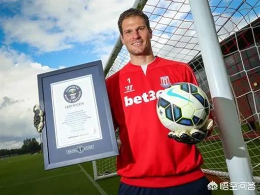 足球比赛历史上，有没有出现过门将破门的情况？