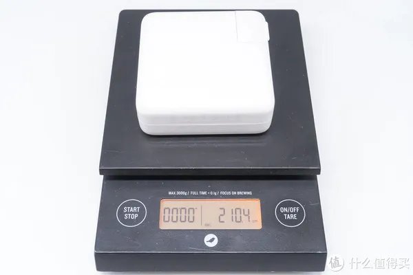 支持67W大功率快充，苹果新款MacBook Pro 14标配充电器测评