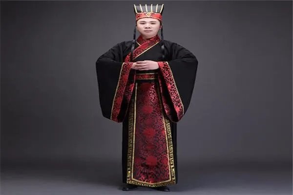 三国时期，为什么官员上朝或是进入内室要脱鞋子？