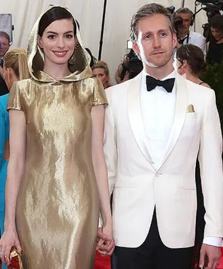 揭秘亚当舒尔曼身高 与安妮-海瑟薇结婚产下一名男孩