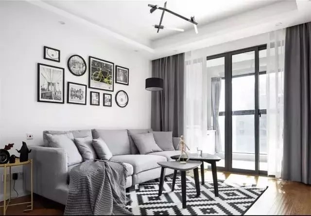 客厅和阳台窗帘如何装,看完才恍然大悟!