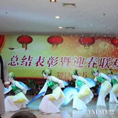 青花瓷舞蹈发型的图片展示常见的四种舞蹈发型