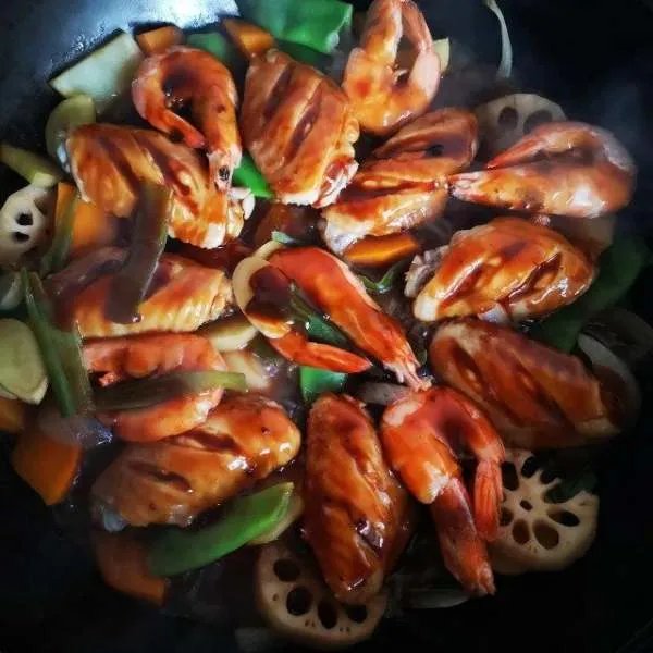 香味扑鼻的三汁焖锅怎么样做味道鲜美，上桌非常受欢迎？