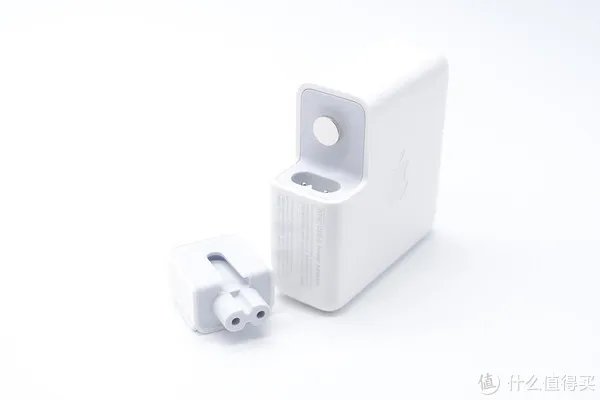 支持67W大功率快充，苹果新款MacBook Pro 14标配充电器测评