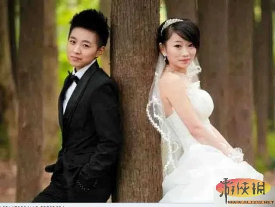 中国首对女同性恋结婚现场 这是绝对的真爱！