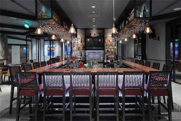 广州十大西餐厅排行榜：莫尔顿扒房上榜，第七可以看到电轨