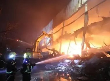 安阳火灾事故系企业人员违规操作电焊引发,事故的责任该如何划分?