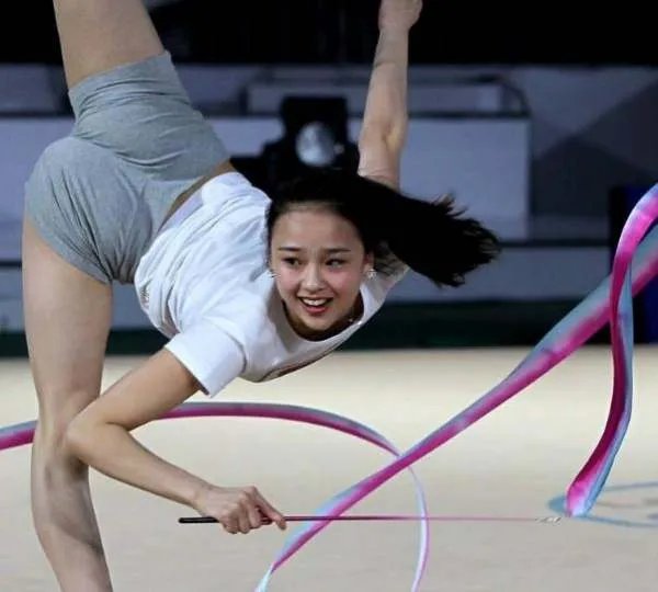 曾被称为体操精灵的球员是谁？