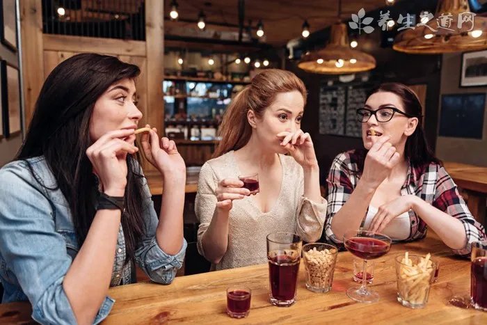 职场上男女交流的注意事项