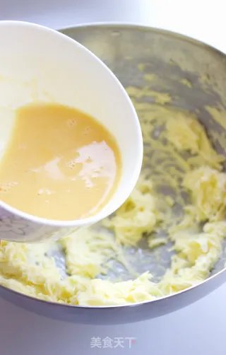 【红茶白巧克力慕斯派】