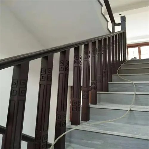 楼梯扶手一米几个立柱