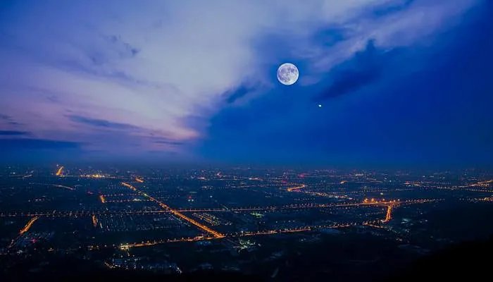 月亮旁边有一颗星星寓意 月亮旁有一颗星星的寓意是什么