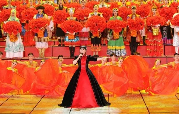 央视春晚几点开始