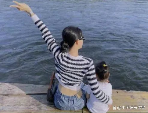 孙怡携女儿出游美腿抢镜，4岁大福长高不少，母女俩颜值怎么样？