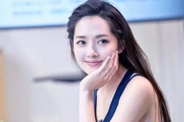 郭碧婷妹妹曝光，美貌竟不输姐姐？