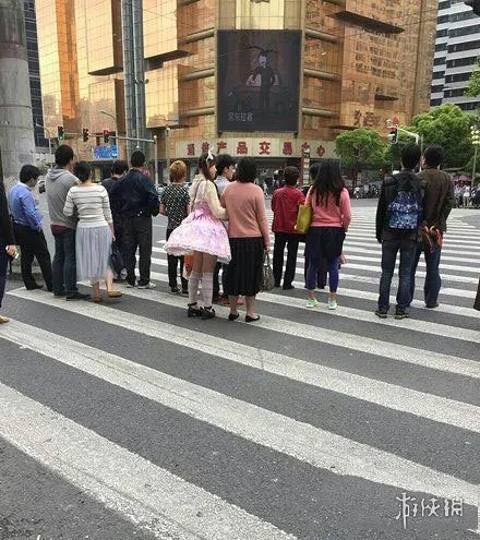 现在的JK校服这么性感？囧图妹子你拍照时候走光了