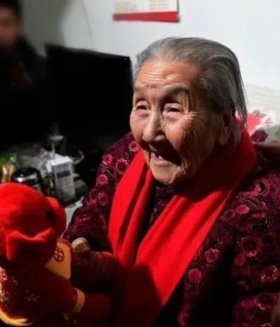 中国大陆“慰安妇”受害者曹黑毛老人何时去世的？