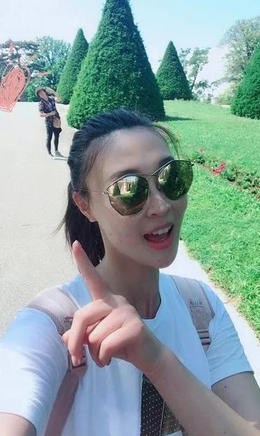 惠若琪晒旅游照为何引来球迷围观送祝福？